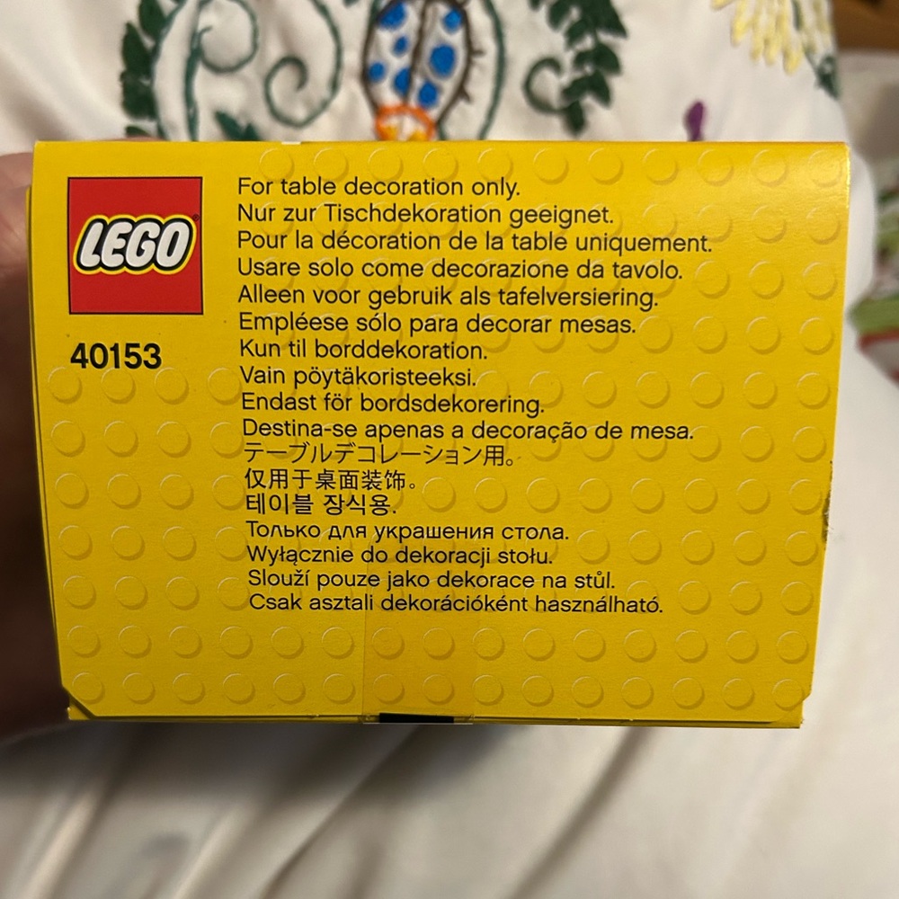 Retired, new LEGO® Iconic Birthday Table Decoration - Picture 8 of 11